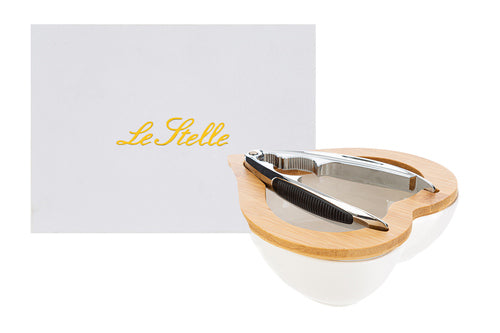 CIOTOLA CUORE IN PORCELLANA BIANCA CON PIANO IN LEGNO E SCHIACCIANOCI (18x19xh.8cm) CON ASTUCCIO