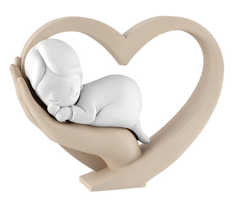 MANO CON BIMBO IN CUORE STILIZZATO IN MARMORINO NOCCIOLA (13x11cm)
