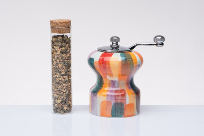 MACINAPEPE IN CERAMICA COLORATA BRUSH CON PROVETTA DI PEPE (h.9cm)