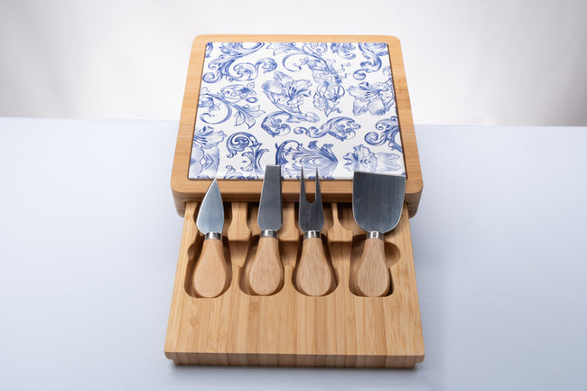 TAGLIERE SCATOLA IN LEGNO CON 4 COLTELLI FREGIO IN CERAMICA BLU
