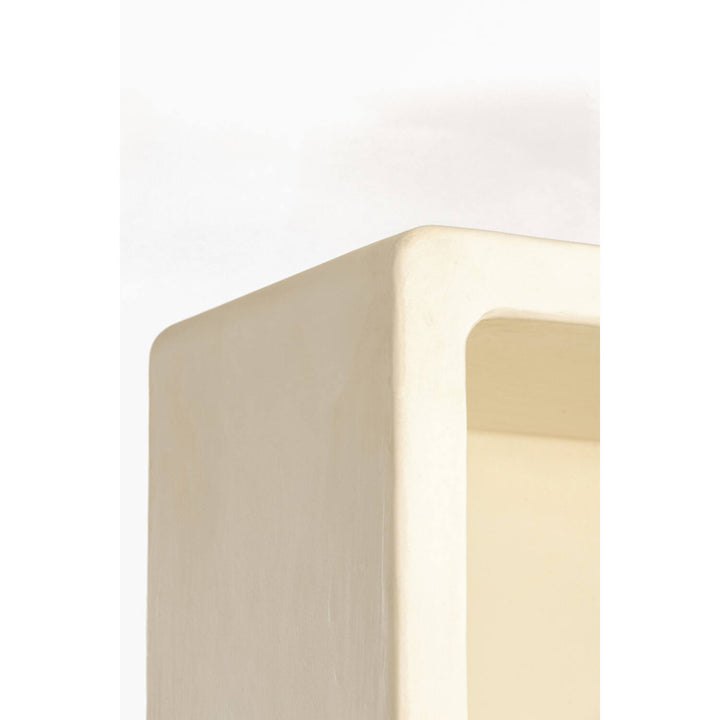 MOBILE APERTO IN LEGNO E INTONACO DI CALCE BEIGE