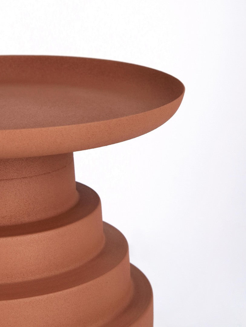 TAVOLINO AMBA IN ACCIAIO VERNICIATO CON EFFETTO OPACO IN COLOR TERRACOTTA (35.5a - 40h)