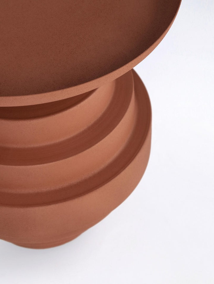 TAVOLINO AMBA IN ACCIAIO VERNICIATO CON EFFETTO OPACO IN COLOR TERRACOTTA (35.5a - 40h)
