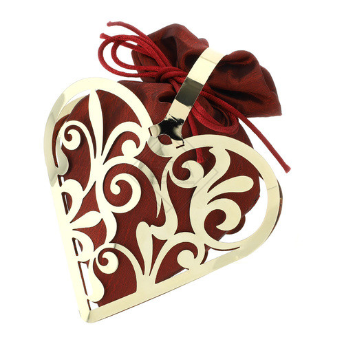 CUORE CON RICCIOLI IN METALLO TRAFORATO ORO (11x14cm) CON SACCHETTINO CUORE TAFFETA' ROSSO SCATOLA REGALO