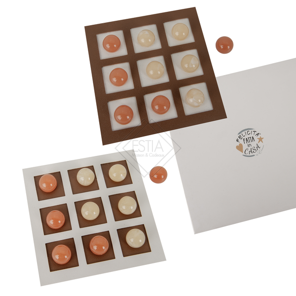 DECORAZIONE TRIS CON BASE IN ECOPELLE E PEDINE IN ACRILICO (13x13cm)C/BOX- 2MOD. ASS