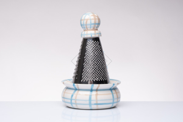 GRATTUGIA CON BASE E POMELLO IN CERAMICA COLORATA QUADRI DIPINTE A MANO ( Ã˜9xh.19)