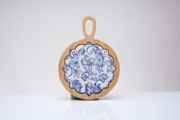 TAGLIERE IN LEGNO CON FORMA A STELLA IN CERAMICA CON FREGIO BLU (12x17cm)