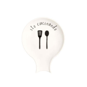 POGGIA MESTOLI IN GRES PORCELLANATO BIANCO CON DECORO "STO CUCINANDO" IN NERO (15x19cm)